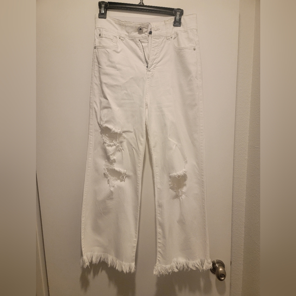 White INC Jean, Sz 4/27. Frayed, Ripped Knees, Ankle Length.